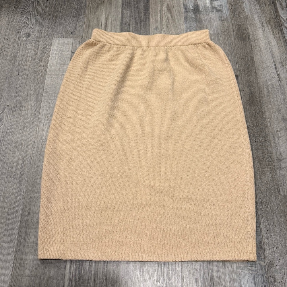 St. John Elegant Beige Pencil Skirt size 4